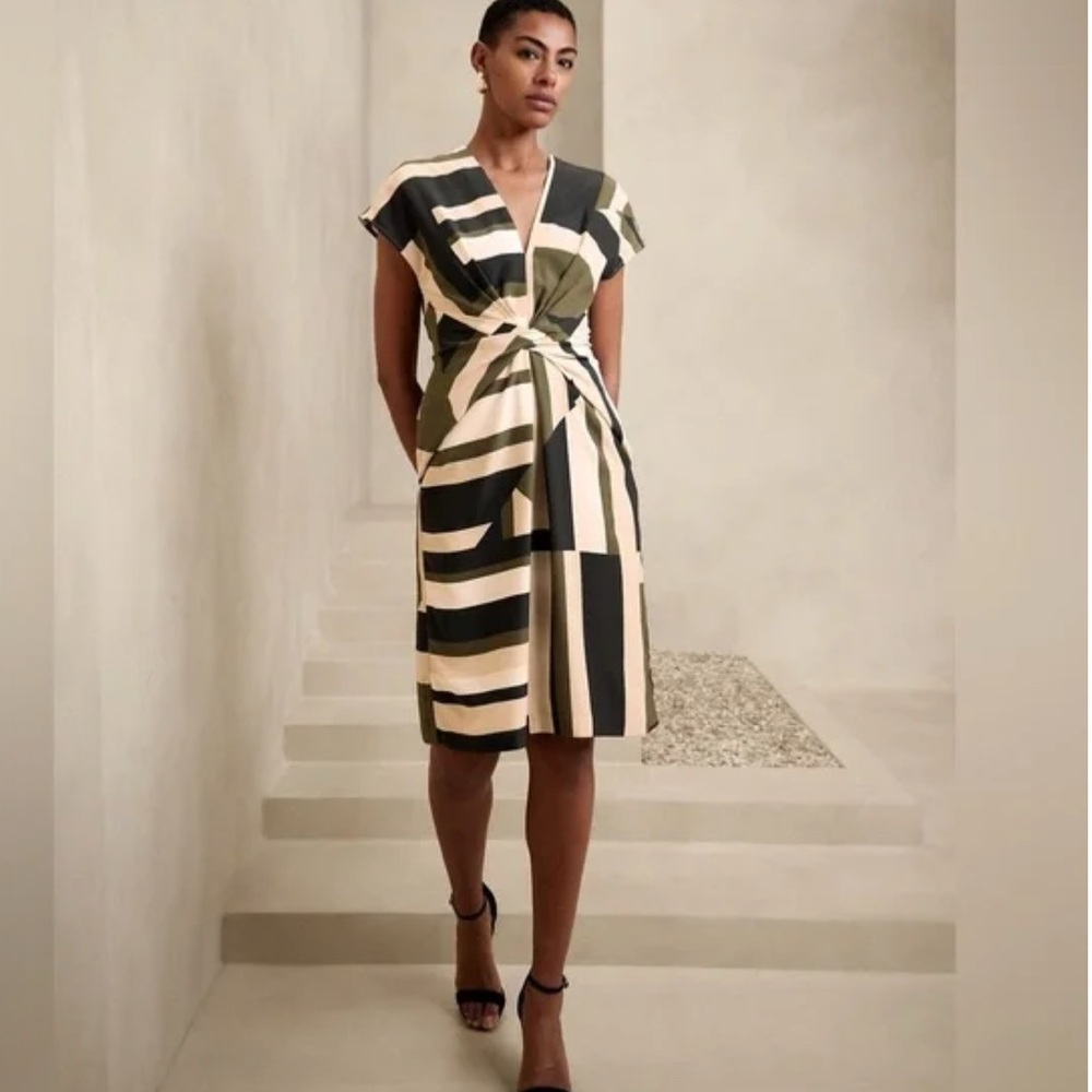 NWT Banana Republic Factory Petite Size 6 Tall- Twist Front Knee Length Dress